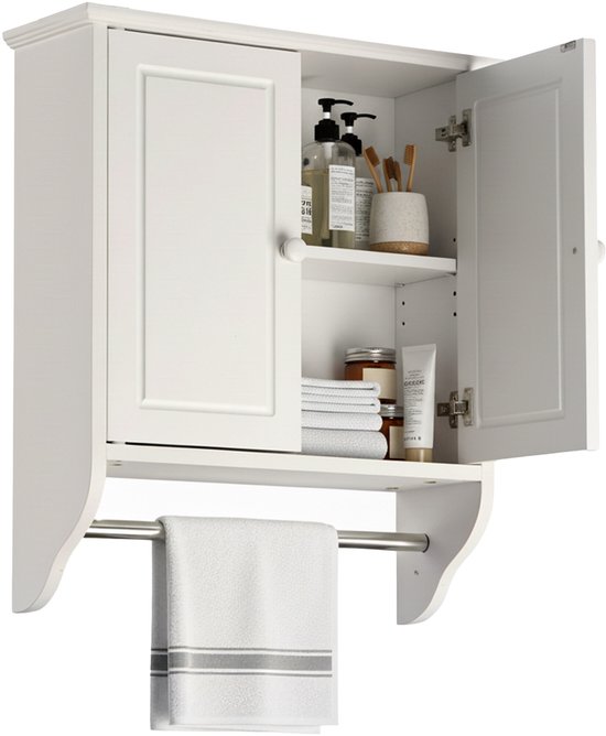 Witte badkamerkast met twee deuren, open kastruimte met zeepdispensers en handdoeken, en een handdoekrek.