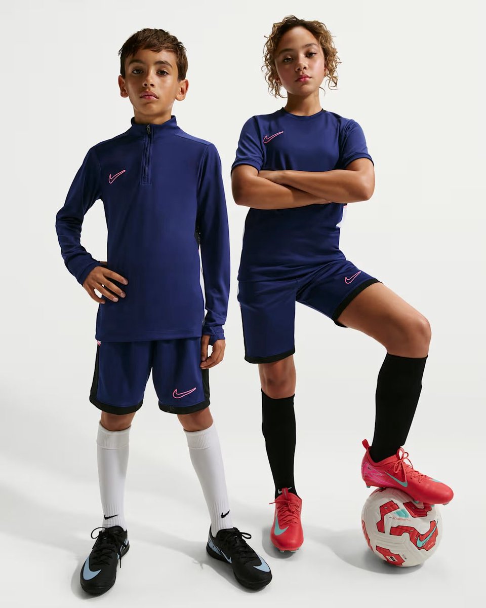 960x1200.jpg Nike Voetbalshort Academy Junior - Maat 152 - Afbeelding 1
