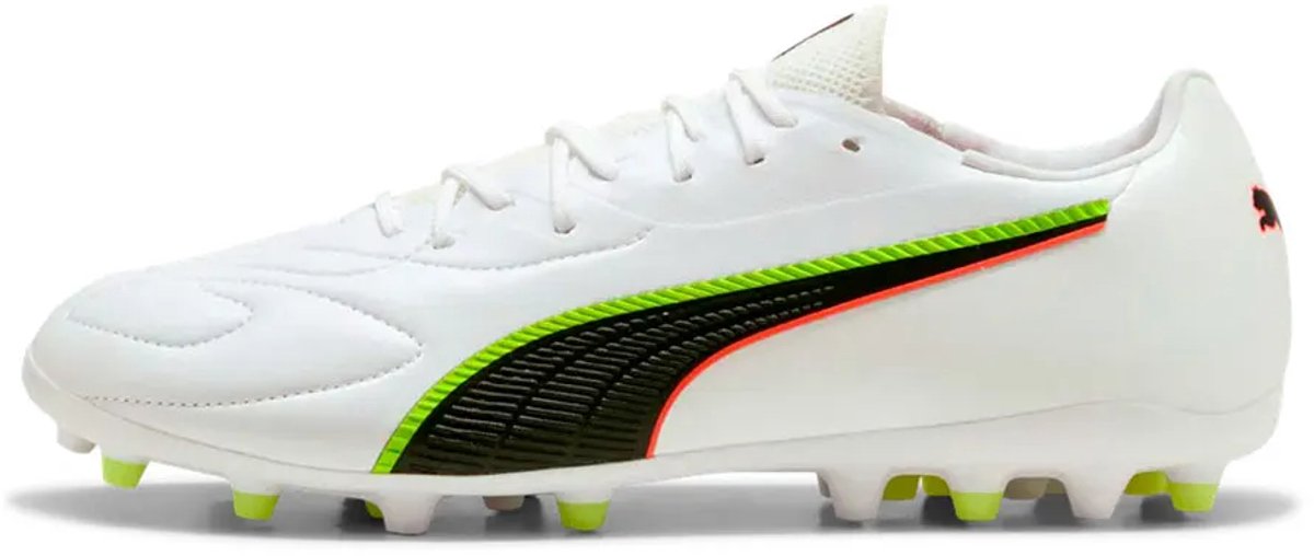 Puma King 20 Match Mg voetbalschoenen in wit met zwarte en groene details, EU 42, ontworpen voor comfort en controle.