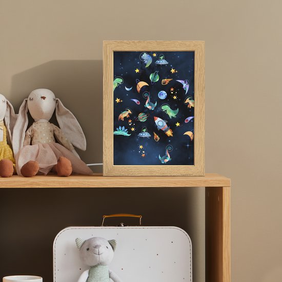 Nachtlampje 15x20 cm - Kinder lampje - Ruimte - Dino - Dinosaurus - Jongens - Tafellamp kinderkamer - Slaapkamer lamp - Bedlamp kinderen - Kinderlampje stopcontact - Wandlamp babykamer - Nachtlampjes van Merkloos — afbeelding 3