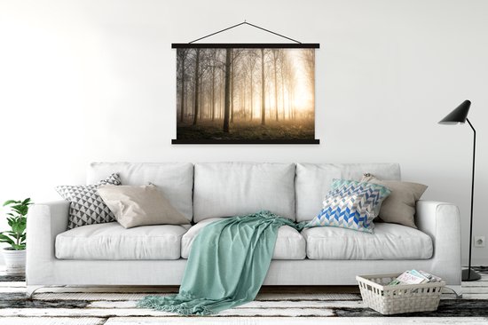 Lever de soleil dans une forêt brumeuse au Royaume-Uni affiche scolaire lattes plates noir 150x100 cm - Tirage photo sur poster textielposter (décoration murale salon / chambre)