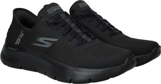 Zwarte Skechers Go Walk Flex slip-ins sneakers, zijaanzicht. De schoenen hebben een mesh bovenwerk, veters en het Skechers 'S' logo op de zijkant.