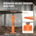 Oranje steunpilaar op grond bij een houten vlonder. Close-up van de dikke, gelaste basisplaat en schroefmechanisme.