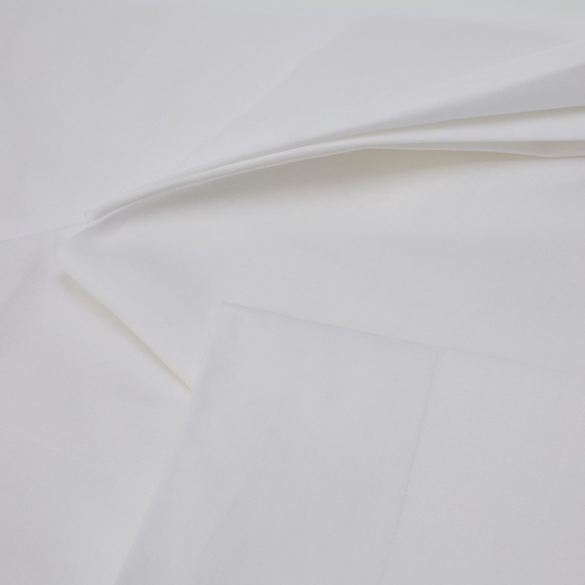 Unyqoos® Luxe wit tafelkleed van damast satijn voor elegante tafeldecoratie