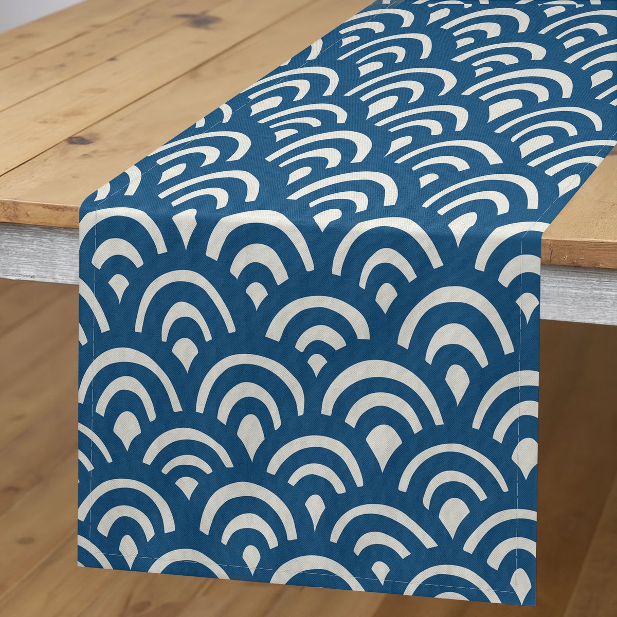 ABAKUHAUS tafelrunner blauw water – aziatische halve cirkels – 40×225 cm