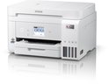 Witte Epson EcoTank-printer met gesloten klep, scherm ingeschakeld en inktcontainers zichtbaar. Op een witte achtergrond.