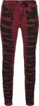 Rode skinny jeans met zwarte batikprint en lichte scheuren.
