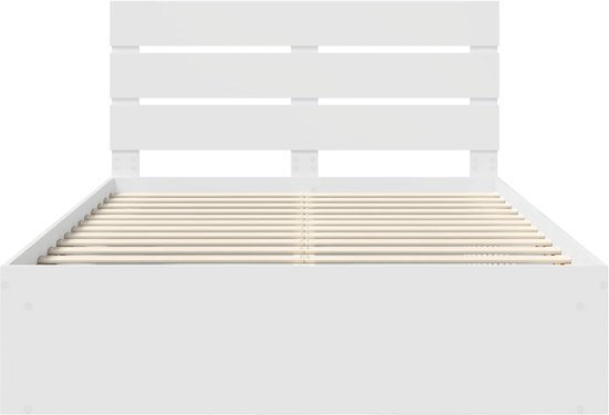 Wit bedframe met lattenbodem en hoofdeinde, zonder matras.