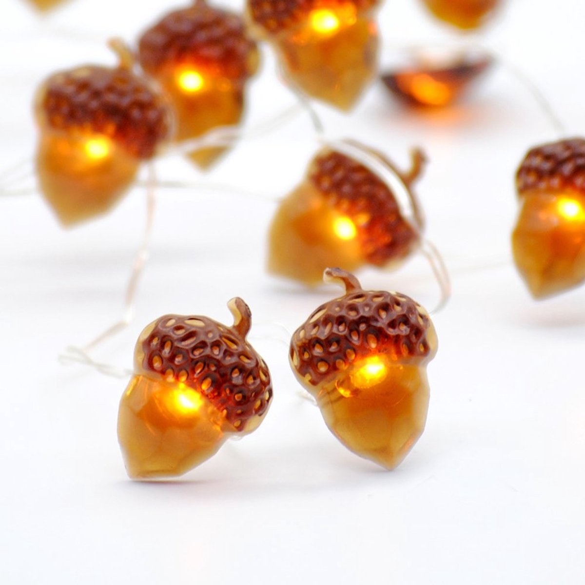 Ynkkvre - LED Lichtketting – Dennenappelvormige LED Lichtketting – 3 m 30 Lampjes LED Lichtketting – Kerstverlichting Voor Binnen en Buiten – Waterdicht IP64 – Afstandsbediening met Timer – 40 Uur Batterijduur – Buigzaam Koperdraad