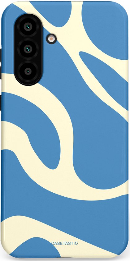 Lichtblauw hoesje met crème abstract patroon en camerahulpstuk.