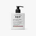 REF Colour Boost Masque Cool Chocolate. Vierkante witte fles met zwarte pompdispenser.
