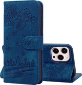 Hoesje geschikt voor iPhone 15 Pro Max - Bookcase - Koord - Pasjeshouder - Portemonnee - Camerabescherming - Bloemenpatroon - Kunstleer - Blauw
