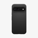 Zwarte Spigen Liquid Air hoesje voor Google Pixel met driehoekig textuurpatroon en uitsparing voor de camera.