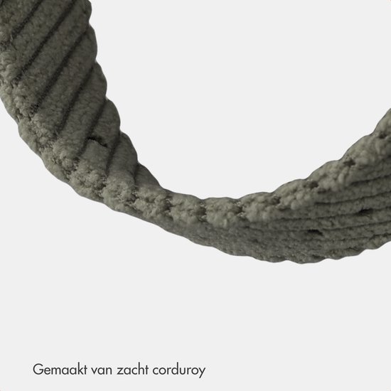 Close-up van de zachte textuur van het groene corduroy horlogebandje.