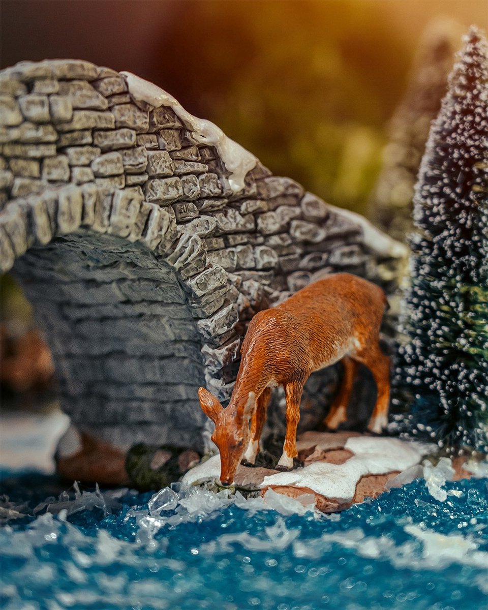 LuVille Kerstdorp Miniatuur Brug met Hert - L24 x B11,5 x H13 cm – foto 2