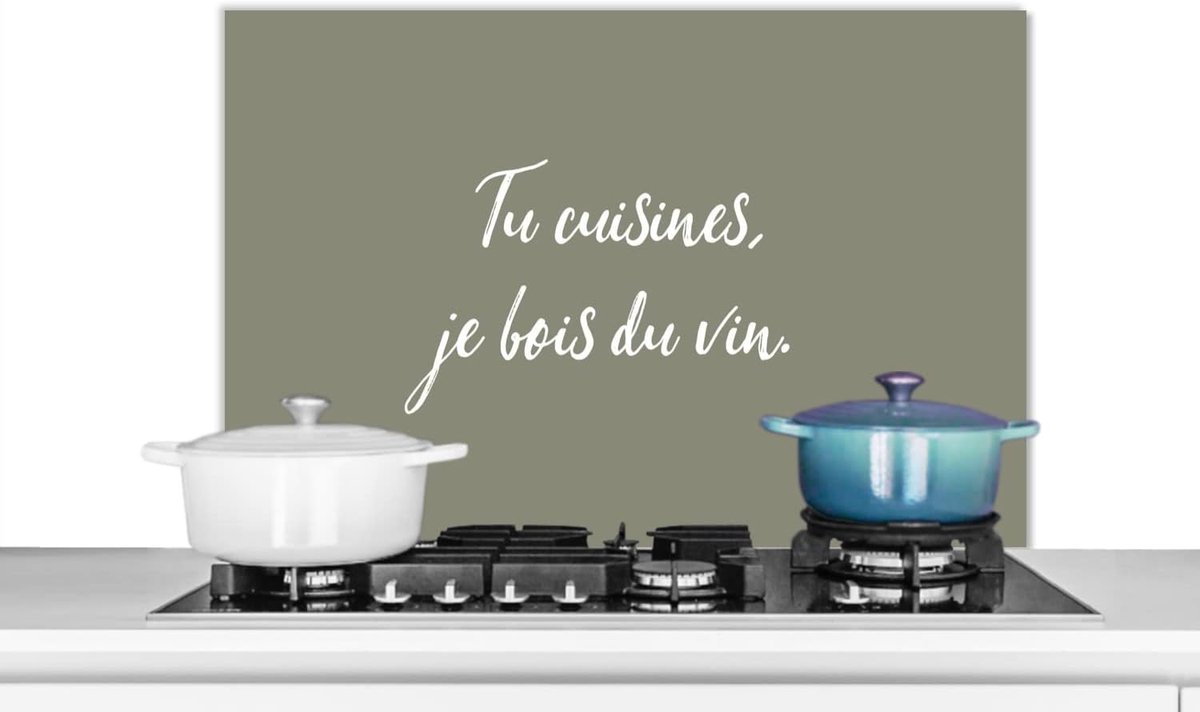 Spatscherm Keuken - 80x55 cm - Spreuken - Olijfgroen - Tu cuisines, je bois du vin. - Quote