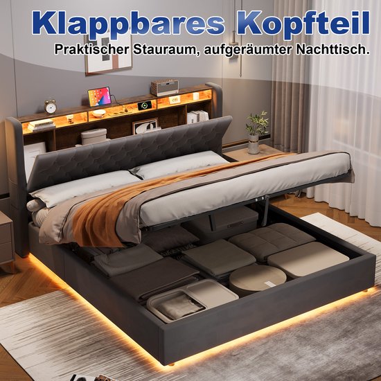Donkergrijs gestoffeerd bed met opklapbare lattenbodem, houten legplanken met LED-verlichting in het hoofdbord en opbergruimte.