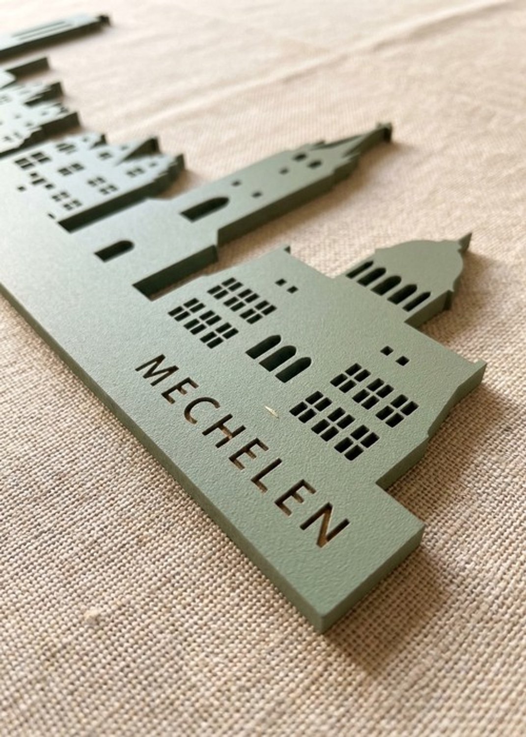 Houten Skyline Mechelen | Wanddecoratie voor aan de muur | Groen MDF | 100 x 19 cm