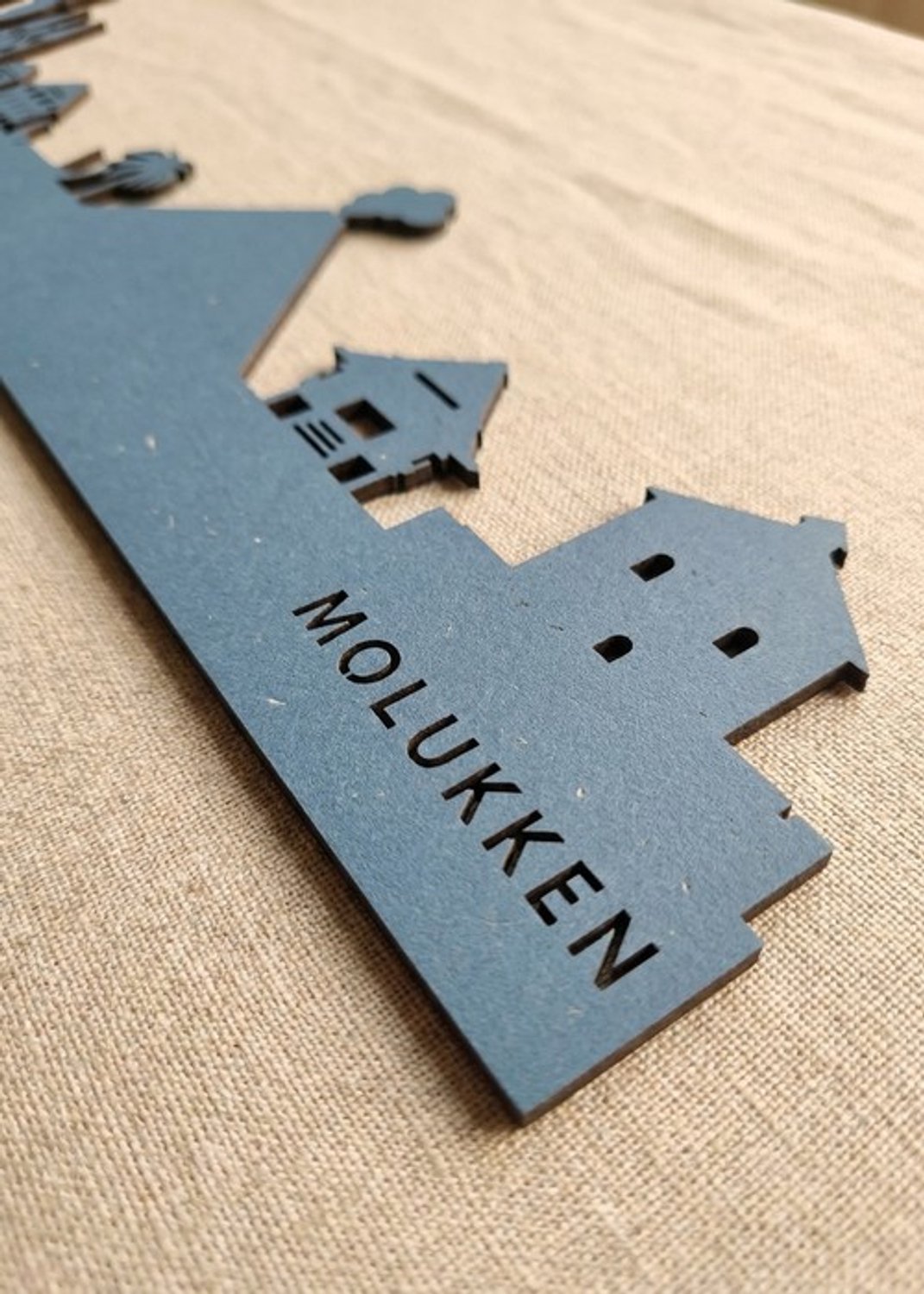 Houten Skyline Molukken | Wanddecoratie voor aan de muur | Blauw MDF | 70 x 10 cm