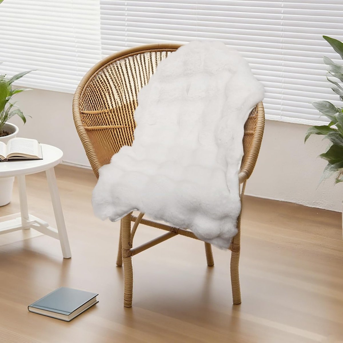 Tapijt, pluizig tapijt van kunstbont langharig 50x80cm, wasbaar en antislip, comfortabel en hoogdicht fluweelachtig nep-konijnenbont tapijt voor woonkamer, slaapkamer