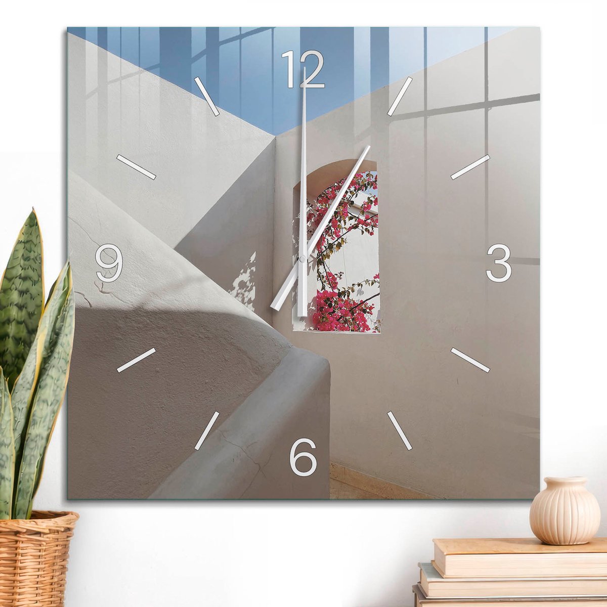 ArtPrintCave Romig Glazen Klok - 60x60 cm - Wandklok Vierkant - Exotische Bloem Wandklok Keuken - Architectuur Unieke Klok - Witte Klokwijzers