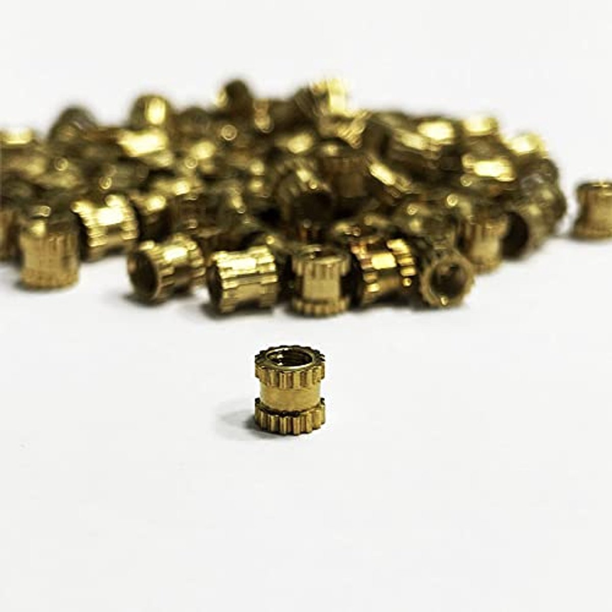 100 stuks M3 inzetstukken 4 mm moeren bevestiging van messing voor metrische schroef 3 in kunststof en 3D-druk 100 moeren