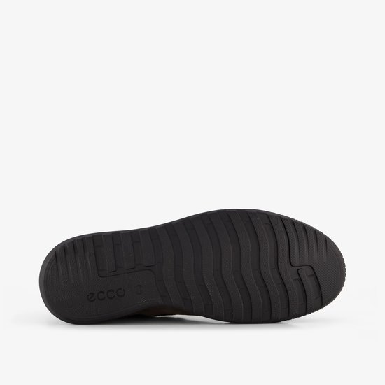 Onderkant van de bruine herensneaker met een zwarte rubberen loopzool met ECCO-logo.