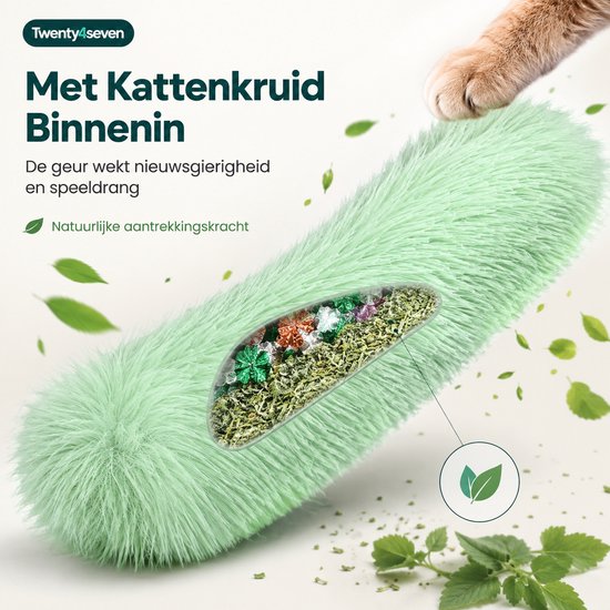 Een lichtgroene, pluizige kattenstaaf met zichtbare kattenkruid vulling en een kattenpootje dat erop tikt.