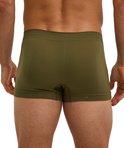 Achterkant van olijfgroene, naadloze Falke boxershort op een model, met 'L' en 'R' markeringen.