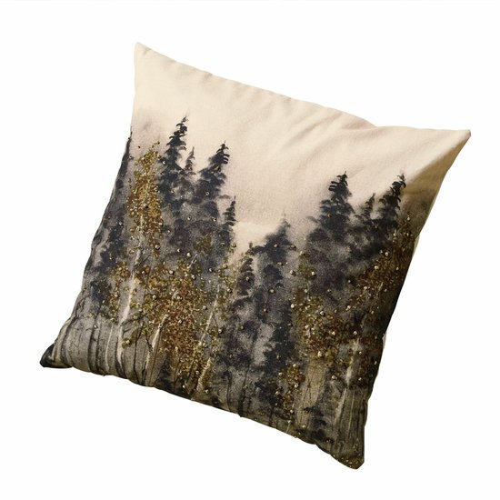 Housse de coussin carrée avec un dessin aquarelle de forêt dans des tons gris et des détails dorés.