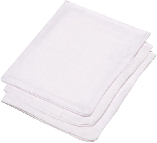 Drie witte hydrofiele washandjes van Meyco, met een subtiel geribbeld oppervlak.