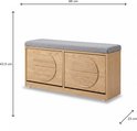 Eikenhouten schoenenbank met grijs kussen, voorzien van maataanduidingen: 98 cm breed, 43,5 cm hoog en 23 cm diep.