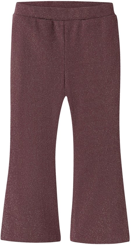 Bordeauxrode bootcut-broek van glinsterende stof met een elastische tailleband, op witte achtergrond.