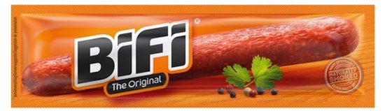BiFi Original salamiworstje in oranje verpakking met een takje kruiden en peperkorrels.
