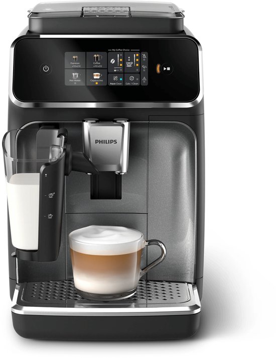 Zwarte Philips volautomatische espressomachine met melkreservoir links, glazen kopje koffie en touchscreen display met icoontjes.