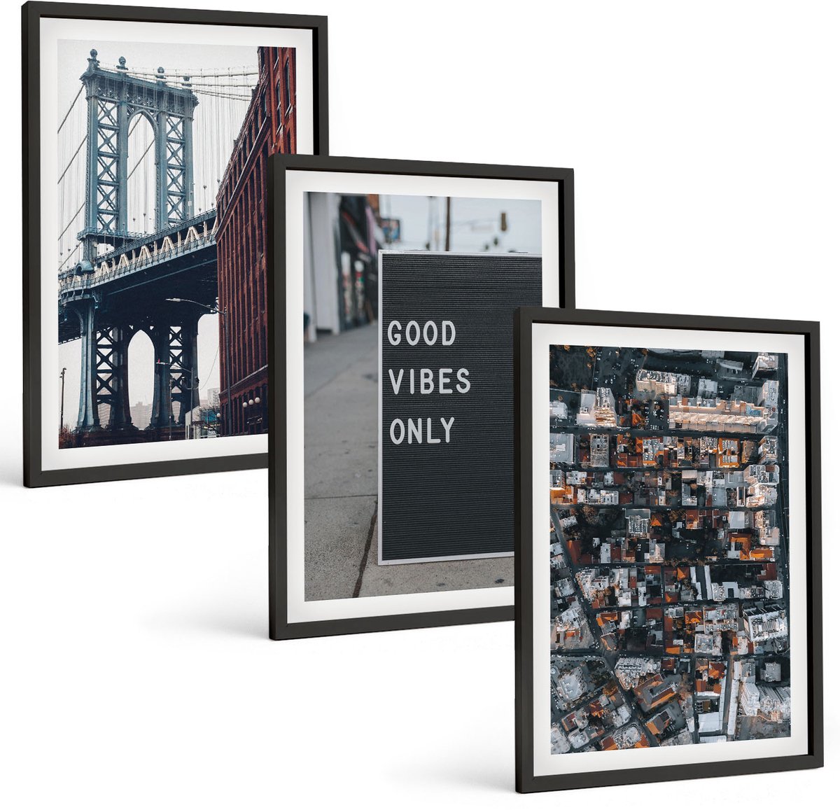Tulup 4-Delige Schilderij Set - Brug in de stad. Opschriften op straat. Luchtfoto. - 40 x 60 cm - Decoratieve Muurdecoratie - Slaapkamer - Interieur Decoratie