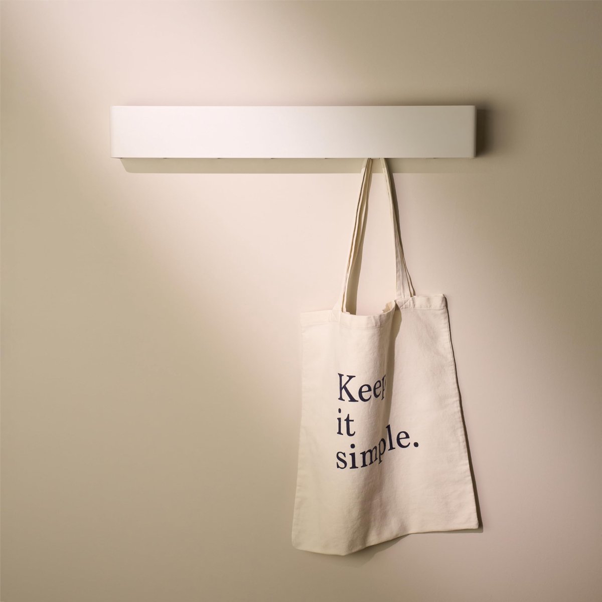 Famanu Wandkapstok van metaal, moderne wandgarderobe met verborgen haken, 57 cm, mat wit