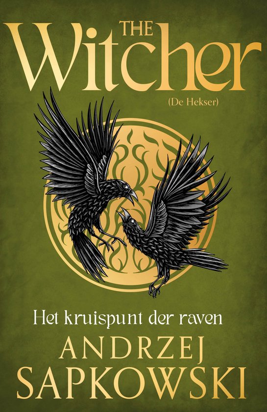 Boekcover met de titel 'The Witcher 9 - Het kruispunt der raven' van Andrzej Sapkowski. Twee zwarte raven vliegen rond een gouden symbool.