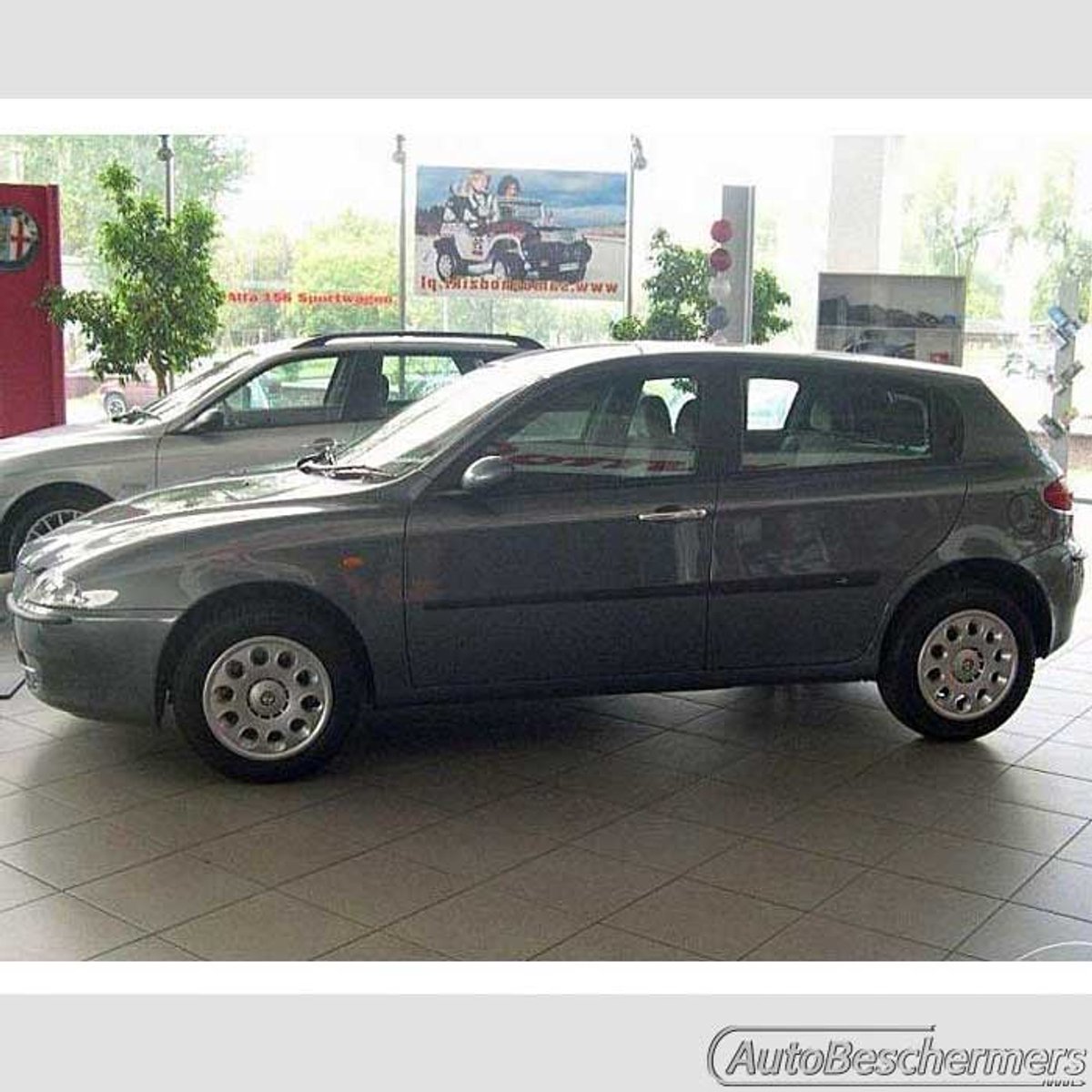 Stootlijsten set zwart voor Alfa Romeo 147 5-deurs 10.2000-12.2010. De stootstrips zijn zelfklevend. Set a 4 stuks. (#0014)