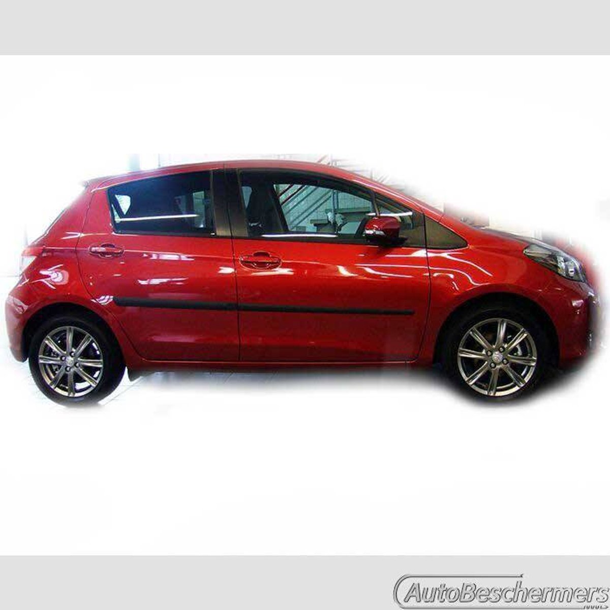 Stootlijsten set zwart voor Toyota Yaris 5-deurs 09.2011-07.2014. De stootstrips zijn zelfklevend. Set a 4 stuks (#0020)