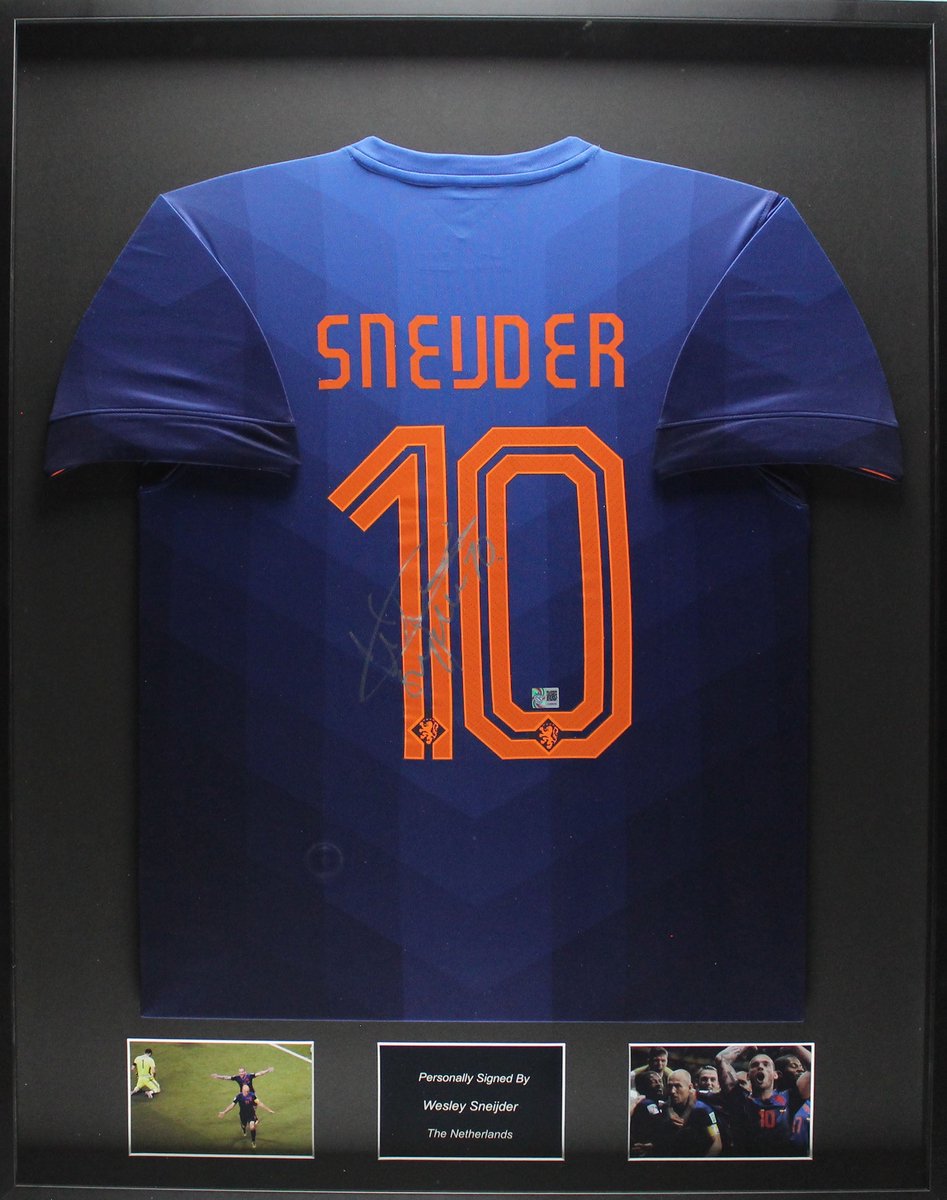 Wesley Sneijder gesigneerd Nederland 14/15 ingelijst uit shirt