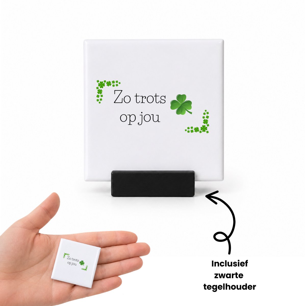 Hacebo Collega cadeau tegeltje met tegelhouder - Trots op jou cadeau - tegeltjes met tekst - Geluk cadeau - Collega kado - Collega afscheid - Klavertje vier cadeau - Collega cadeautjes verjaardag - spreuktegels - 4.8x4.8 CM Wit