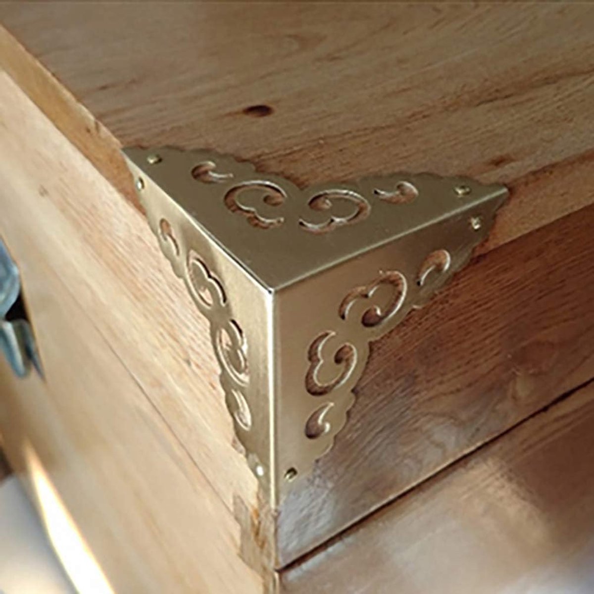 SnelShoppen - 4 Stuks Vintage Messing Hollow Cloud Pattern Hoekbeschermers - Antieke Hardware voor Meubels, Kisten & Juweelendozen - Gouden Decoratie