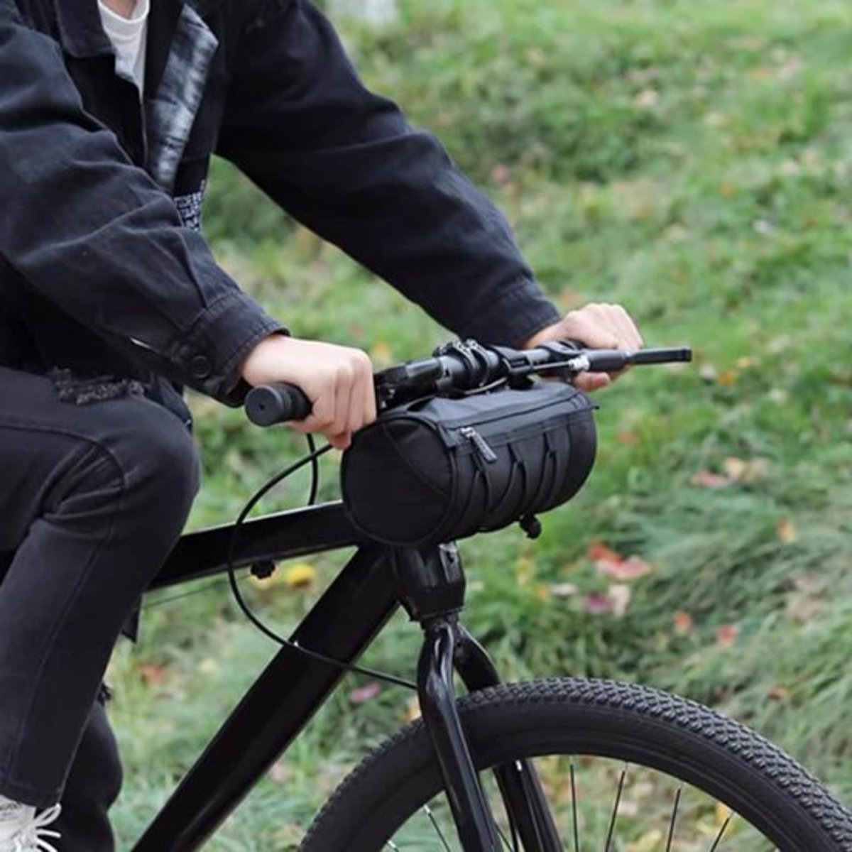 Fietstas, multifunctionele waterdichte stuurtas met touchscreenbediening, geschikt voor toertochten en offroad-ritten, eenvoudig te installeren, lichtgewicht en draagbaar - zwart.