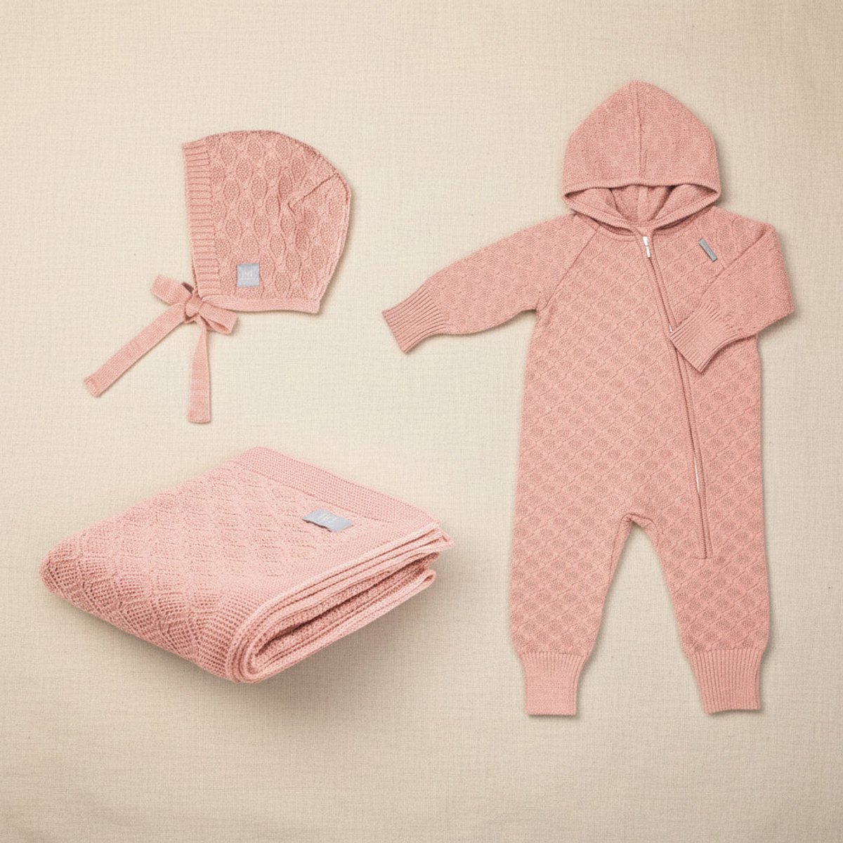 Babyschenkset van merino wol met diamantpatroon - Deken, romper en mutsje - roze - 3-6 maanden