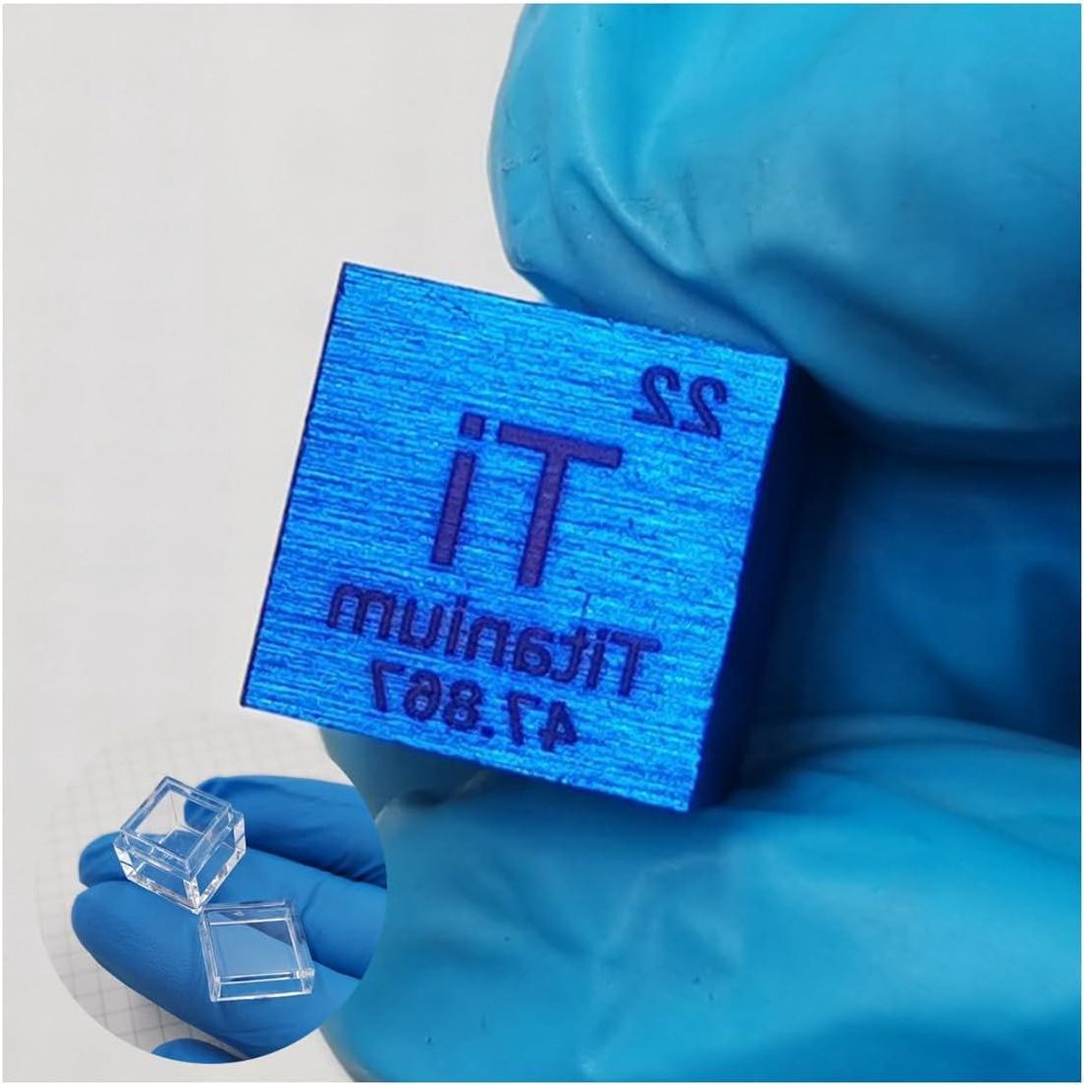 Titanium Kubus - Periodieke Tabel - Wetenschappelijk Onderwijs - Gegraveerde Informatie - 10Mm - Blauw