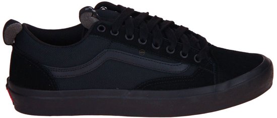 Zwarte Vans skate-sneaker, zijaanzicht met klassieke zijstreep.