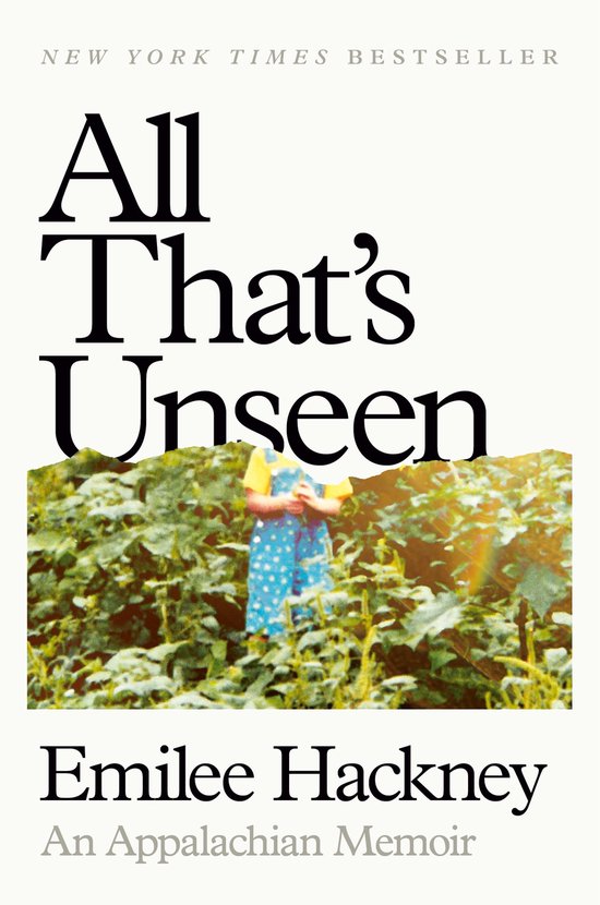Boek 'All That's Unseen' met een kind in een blauwe overall met stippen te midden van groen gebladerte.