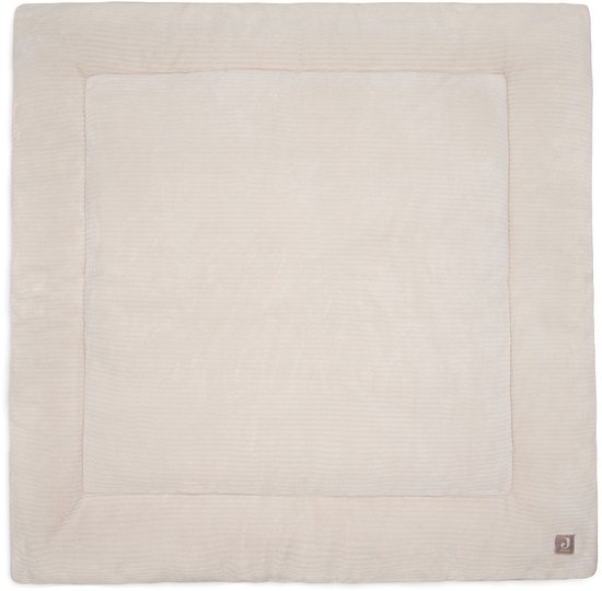 Crèmekleurig, rechthoekig boxkleed met een rand en een middenstuk met fijne ribbels.