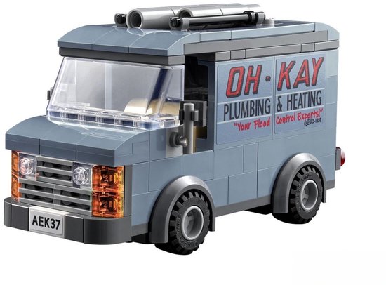 Grijze LEGO-bestelwagen met 'OH-KAY PLUMBING & HEATING' op de zijkant.